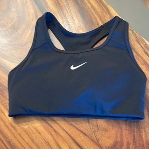 black nike sports bra